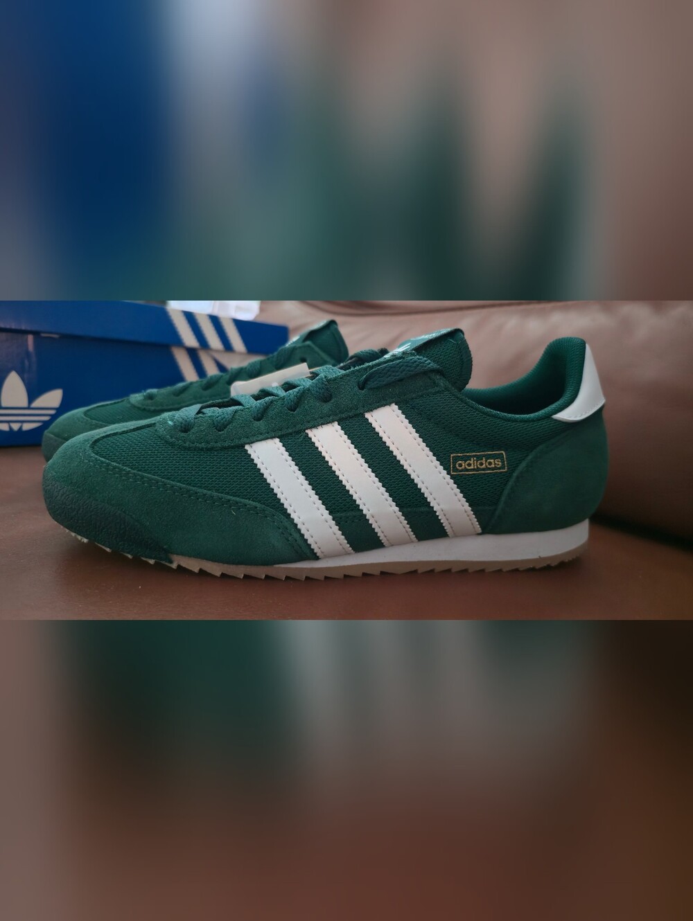 adidas R71 Men’s 7 Womens 8 Green Sneakers with White Three Stripes